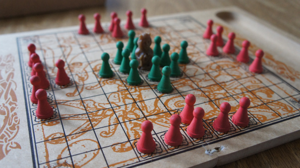 Hnefatafl: O jogo de tabuleiro dos Vikings que foi esquecido devido ao  xadrez