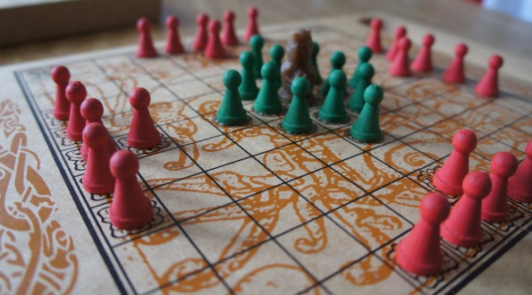 Jogos de Tabuleiro – Hnefatafl, o jogo Viking – DrunkWookie