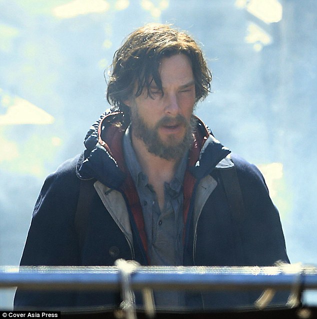 2E2C4B8A00000578-3307092-Beareded_Benedict_Benedict_Cumberbatch_is_appearing_as_he_s_neve-m-39_1446822719454
